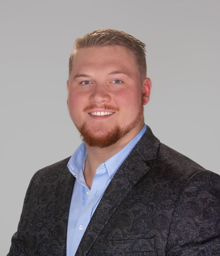 Logan Mueller, Sales Associate in Rochester, Professionals