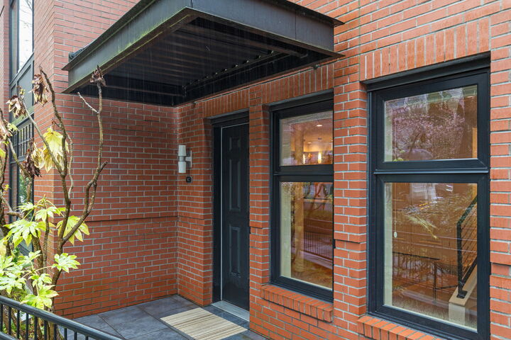 Property Photo:  1  Ward Street C  WA 98109 