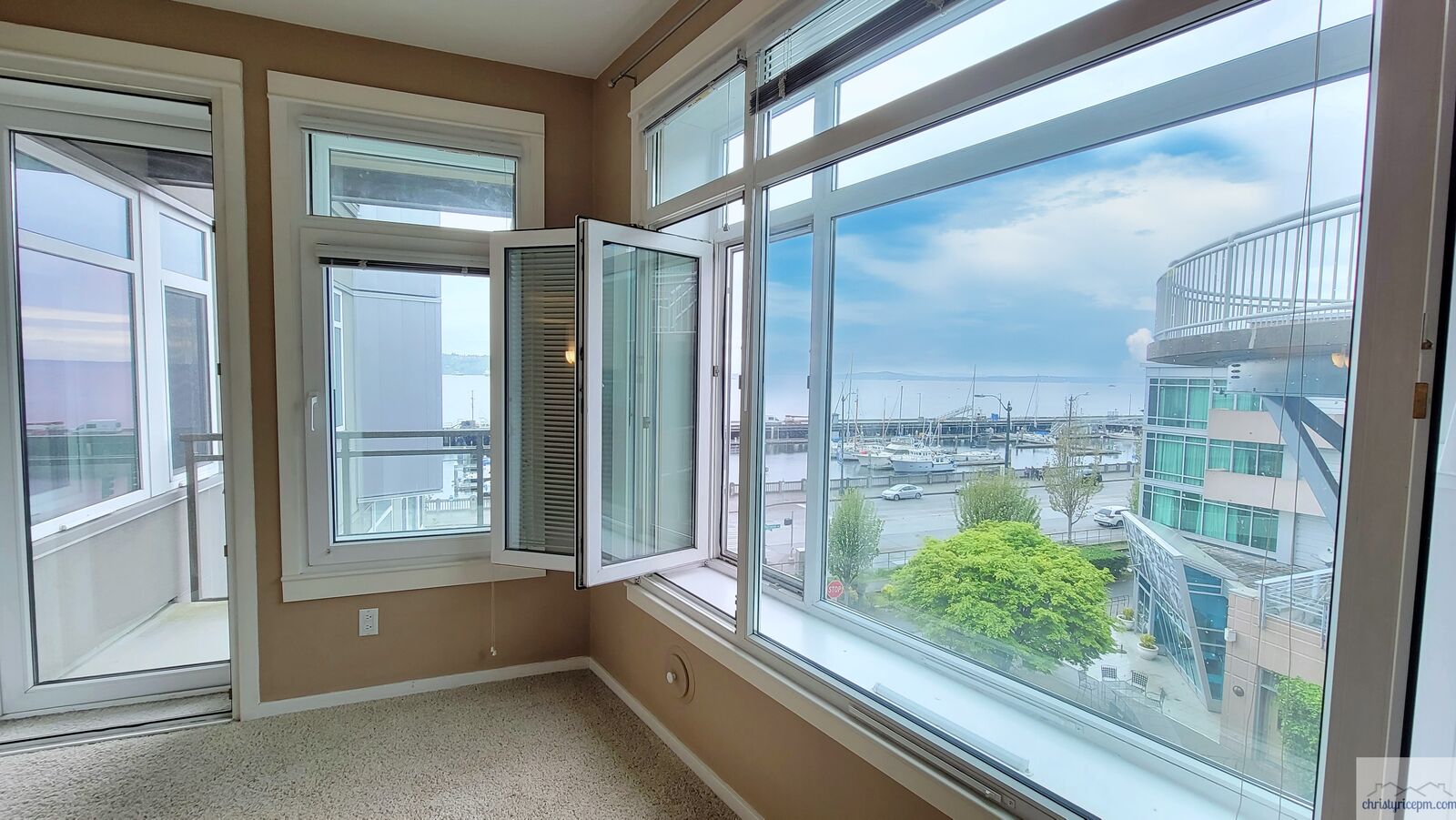 Property Photo:  2000 Alaskan Way 447  WA 98121 