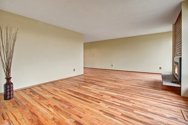 Property Photo: Foyer/living room 1724 Jones Dr SE  WA 98055 