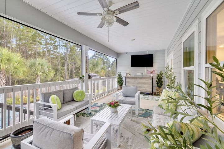 Property Photo: 220 Perimeter Place FL 32439