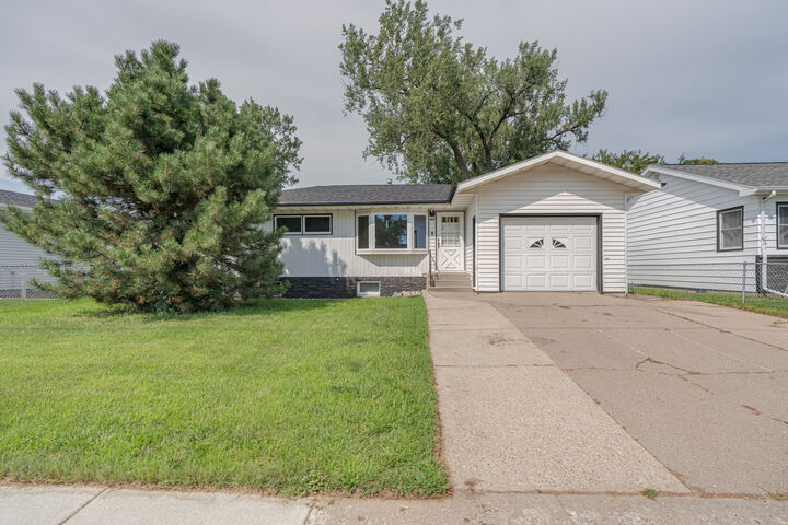 502 Ingals Avenue  Bismarck ND 58504 photo