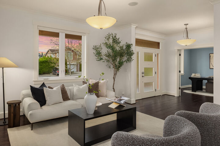 Property Photo:  323  6th Avenue S  WA 98033 