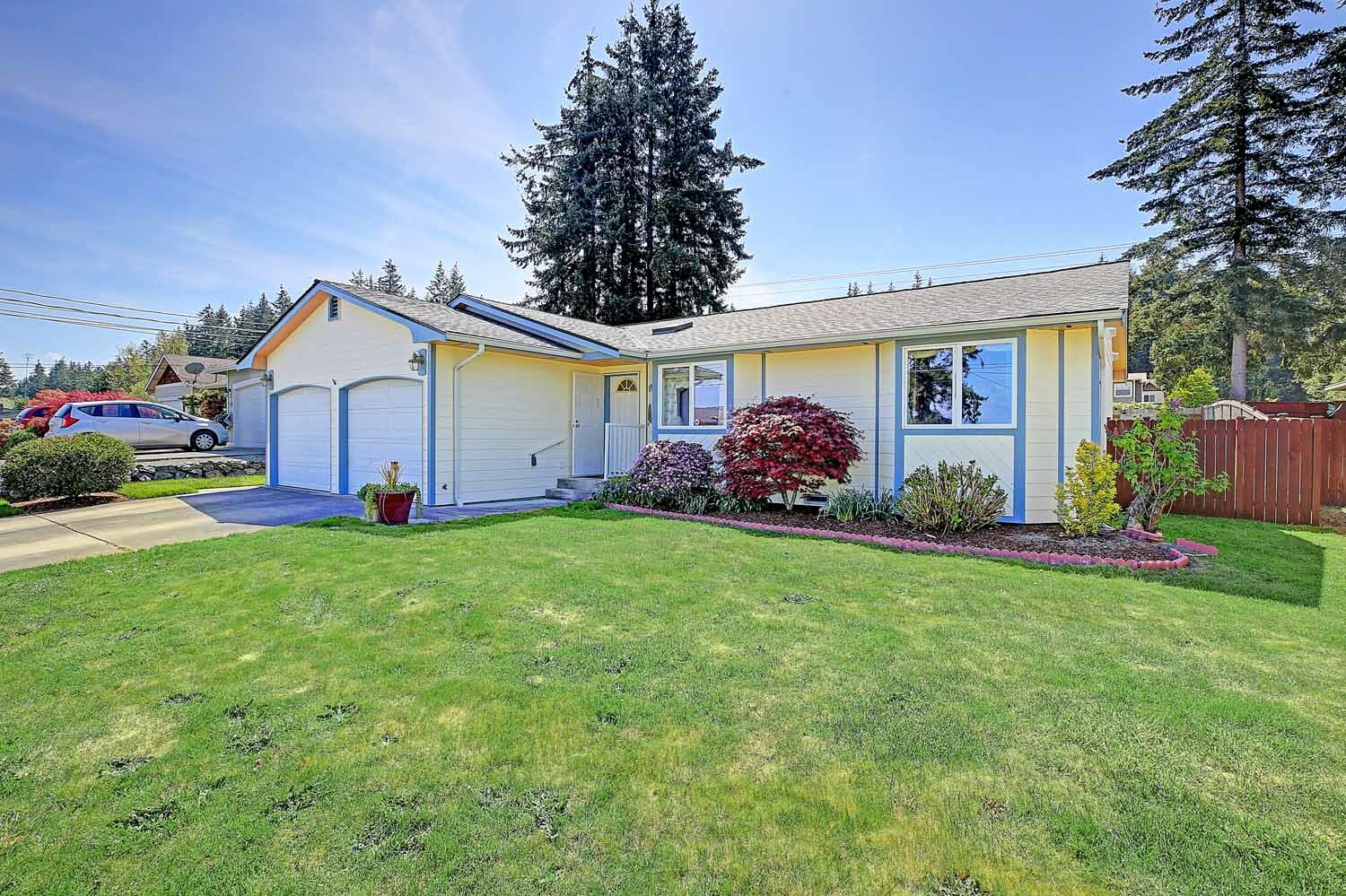 Property Photo:  1572 Country Club Dr  WA 98282 