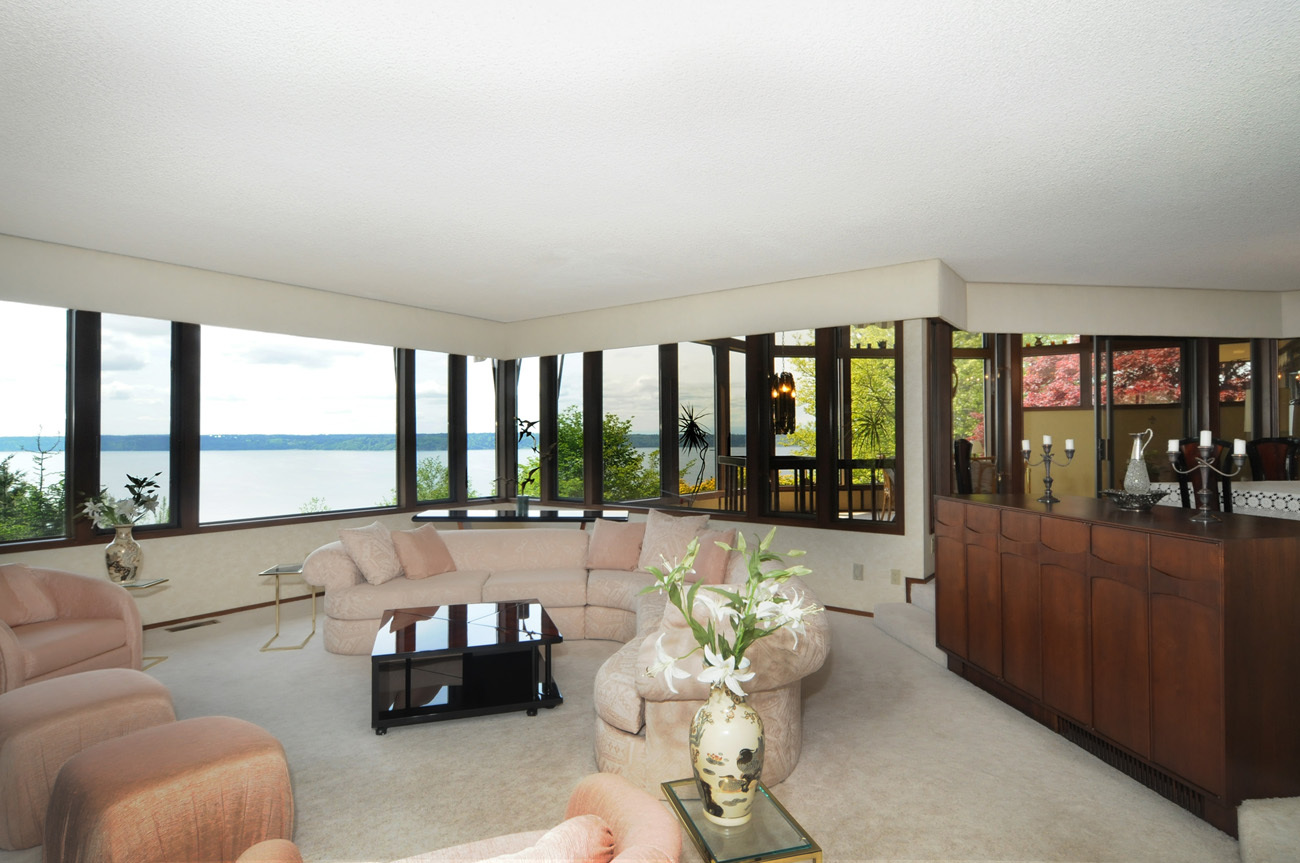 Property Photo: Living & dining room 1919 SW Cove Point Rd  WA 98146 