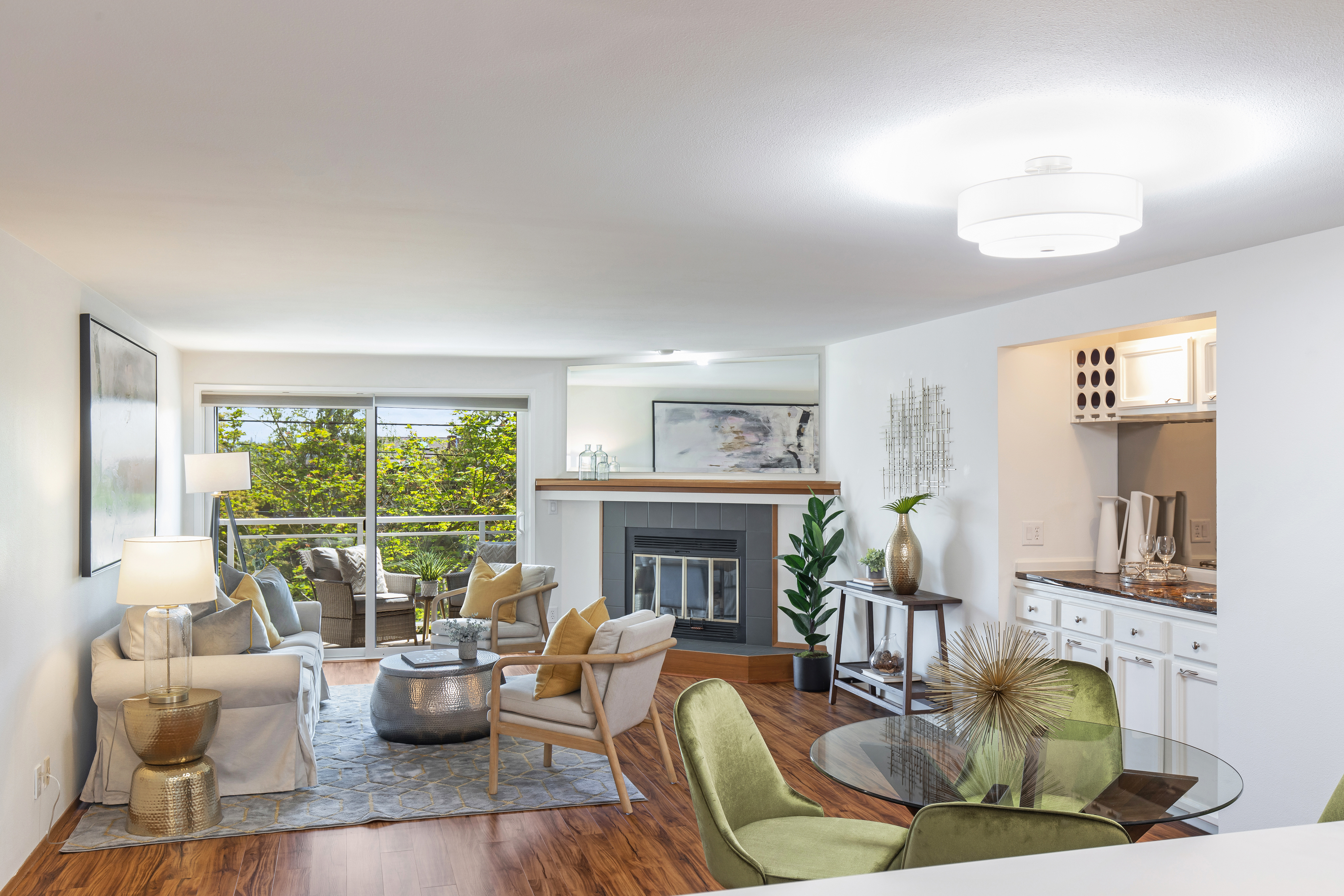 Property Photo: 7111 Linden Ave N 203 WA 98103