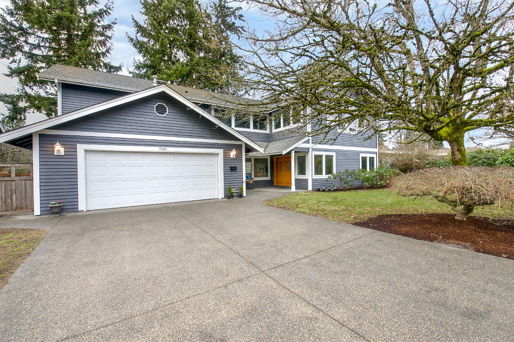 Property Photo:  7101 84th Ave SE  WA 98040 