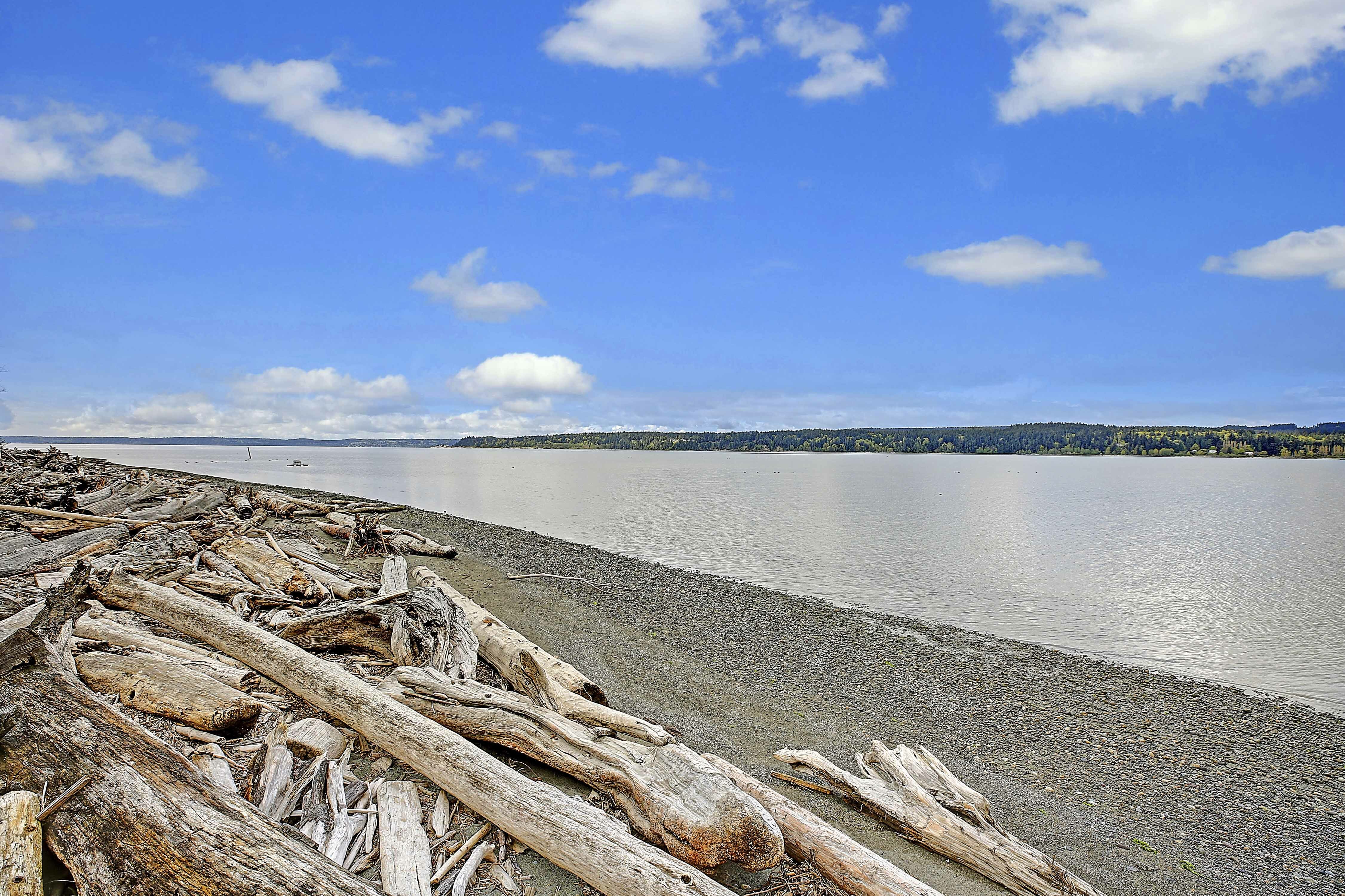 Property Photo:  808 Livingston Bay Shore Drive  WA 98282 