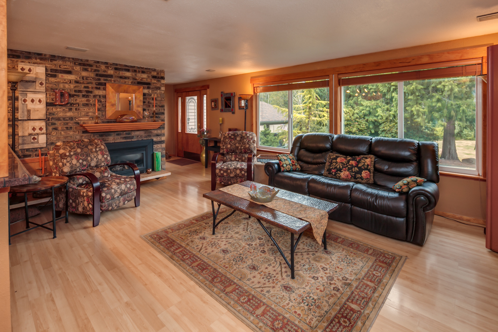 Property Photo: The living room is just off the entry, and has a gas insert in the fireplace, laminate flooring and windows galore! 795 Christian Wy  WA 98229 