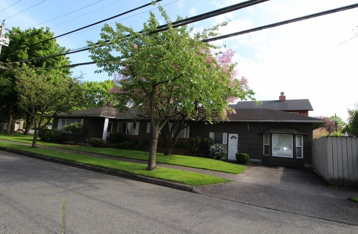 Property Photo: 2305 Maple Street WA 98632
