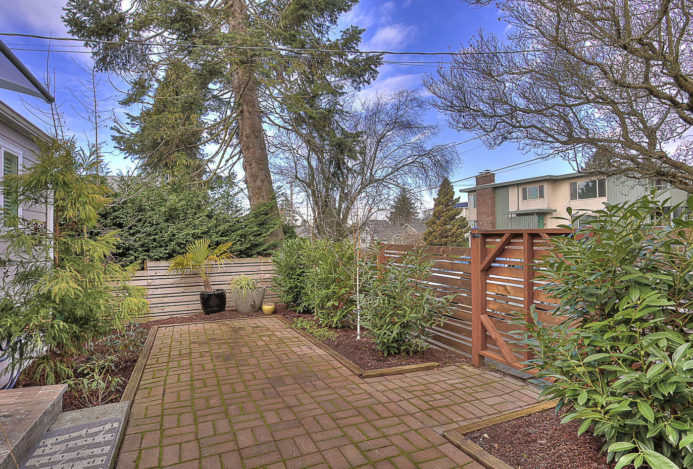 Property Photo: Cozy Living in Fremont 311 N 42nd St  WA 98103 