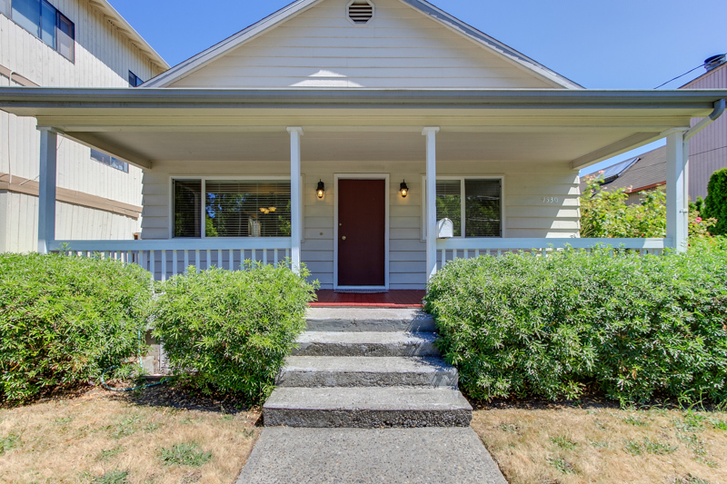 Property Photo: 9530 Densmore Ave N WA 98103