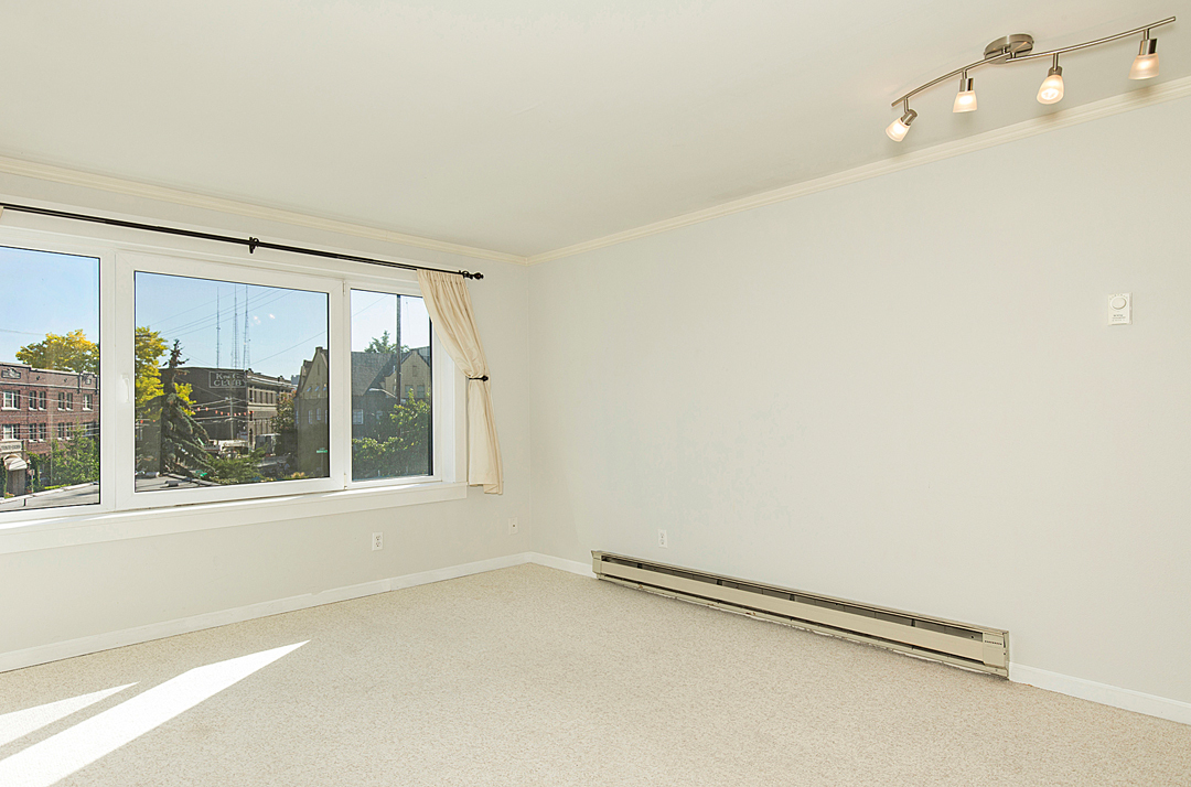 Property Photo: Living room 1300 University St 2C  WA 98101 