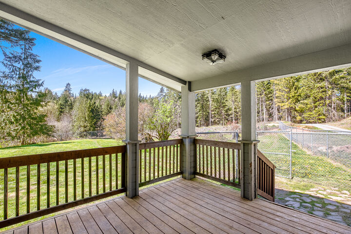 Property Photo:  6033  181st Avenue SE  WA 98290 