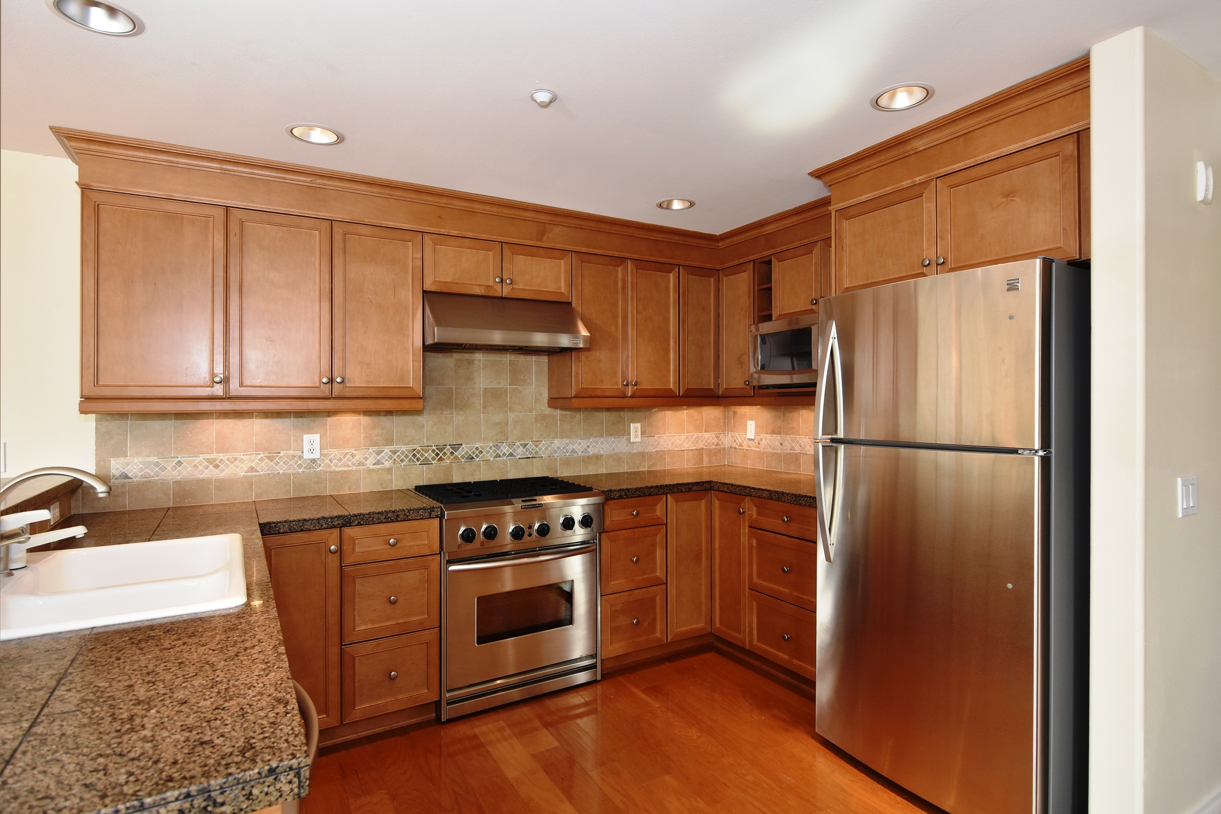Property Photo: Kitchen 2100 Thorndyke Ave W 101  WA 98199 