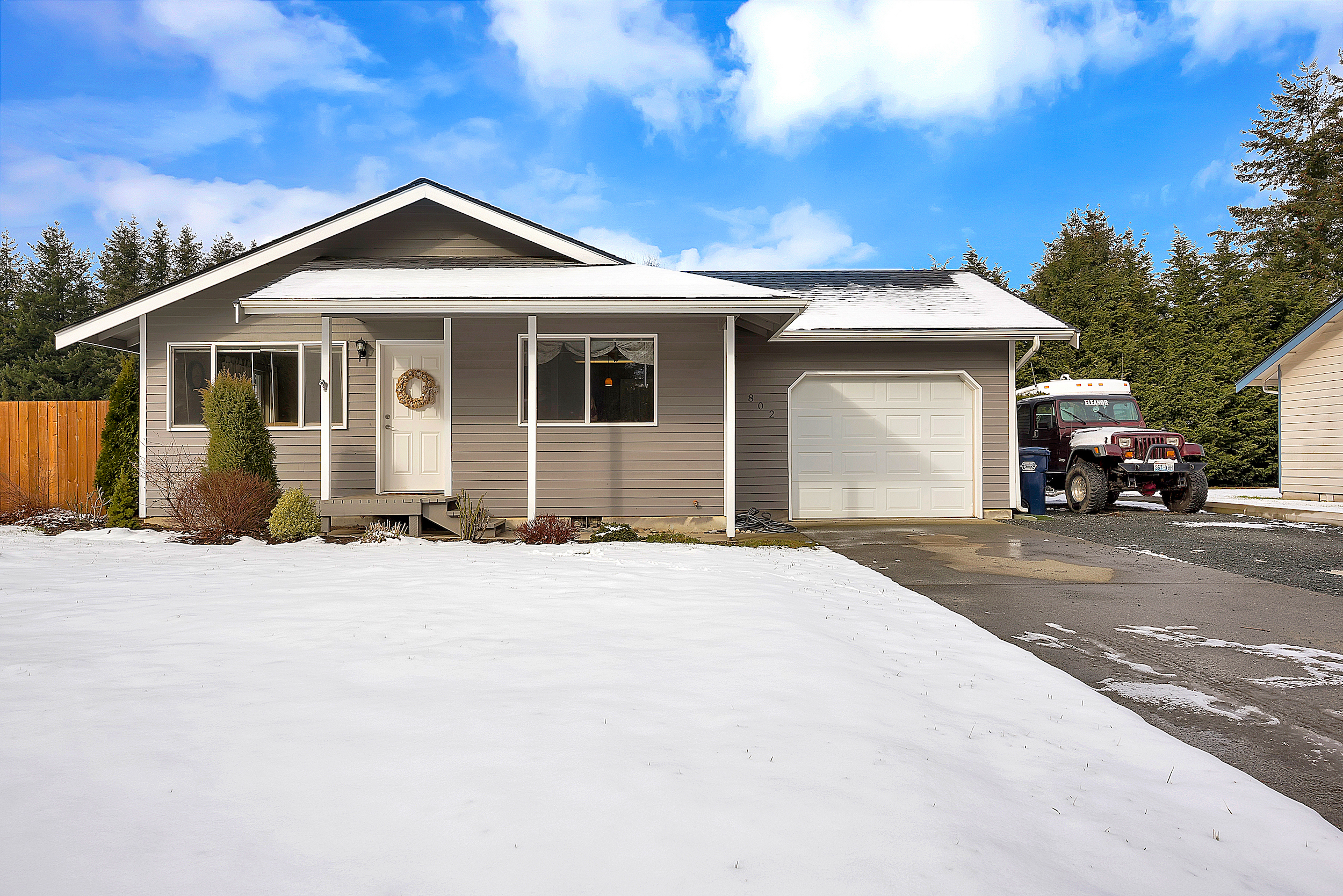 Property Photo:  802 Chestnut St  WA 98247 