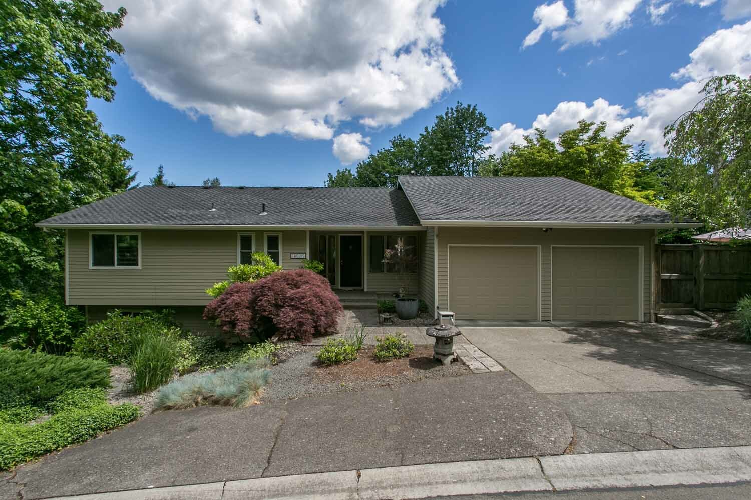 Property Photo: 12 Mozarteum Ct OR 97035