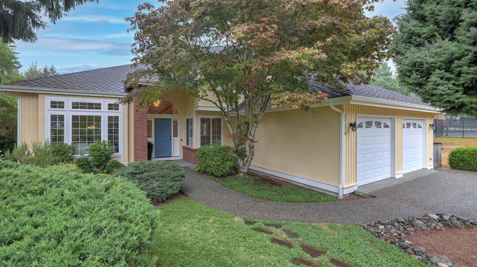 Property Photo: 24356 SE 43rd Place WA 98029