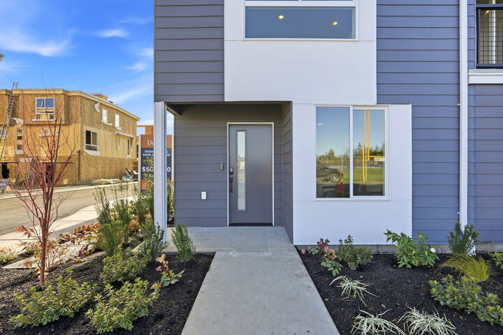 Property Photo:  222  124th Street SW D1  WA 98204 