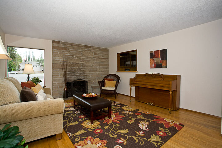 Property Photo: Living room 18527 Ashworth Ave N WA 98133
