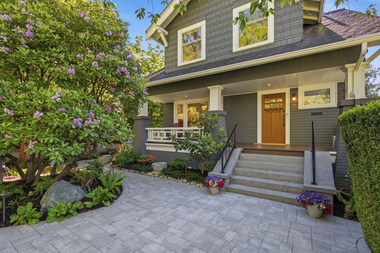 Property Photo: 1625 7th Avenue W WA 98119