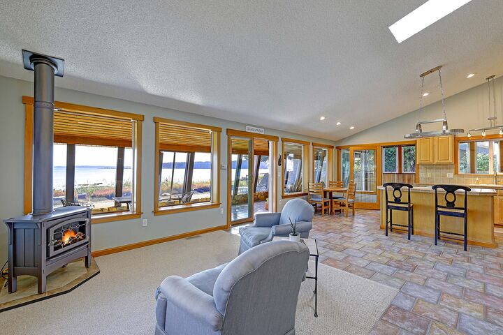 Property Photo: 870 Livingston Bay Shore Drive WA 98282