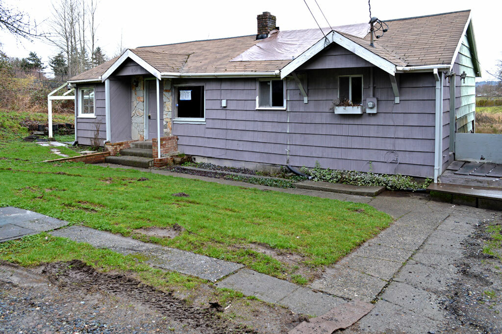 Property Photo: Exterior 807 15th Ave SW  WA 98371 