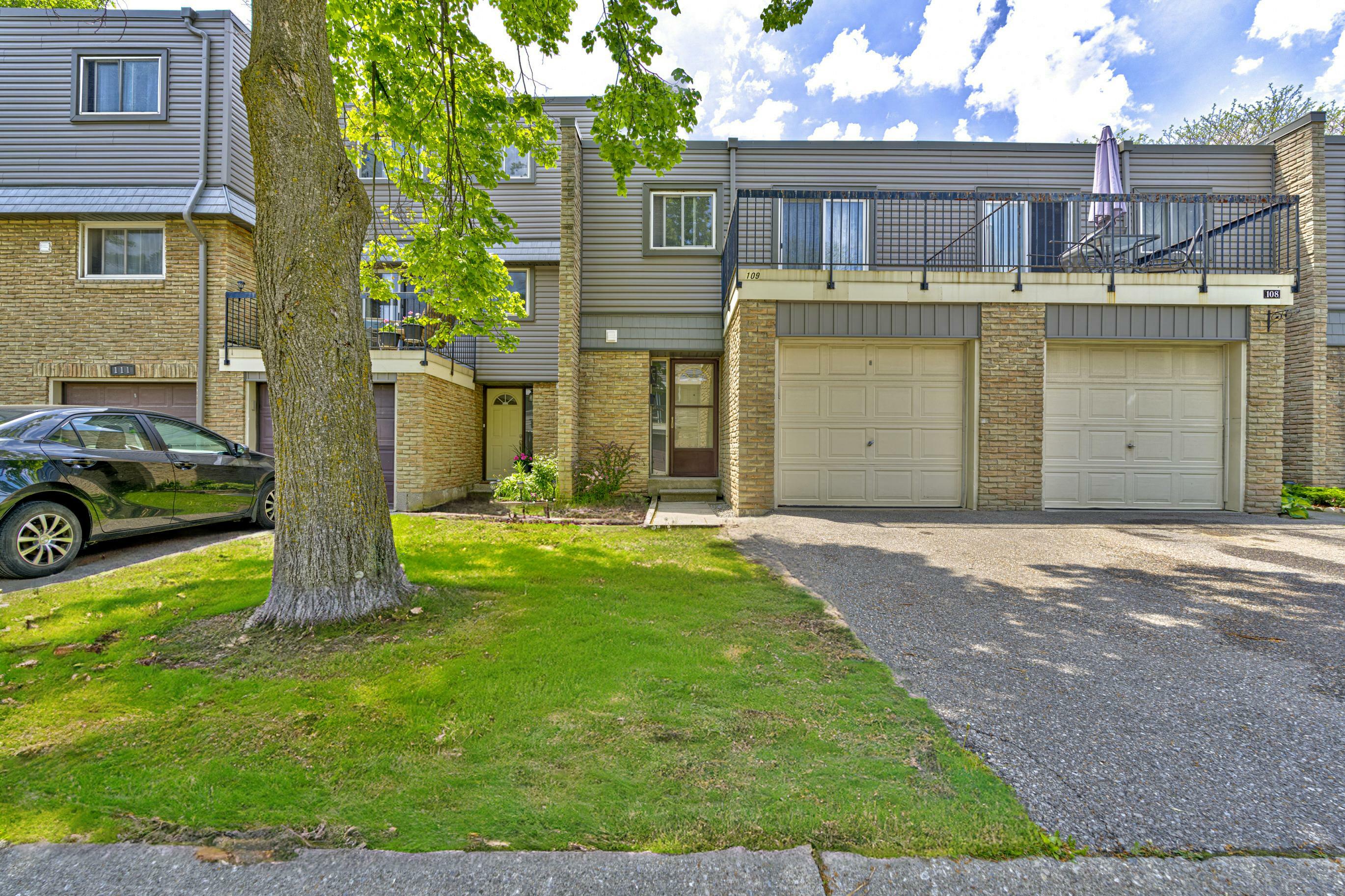 Property Photo: 2315 Bromsgrove Road 109 ON L5J 4A6