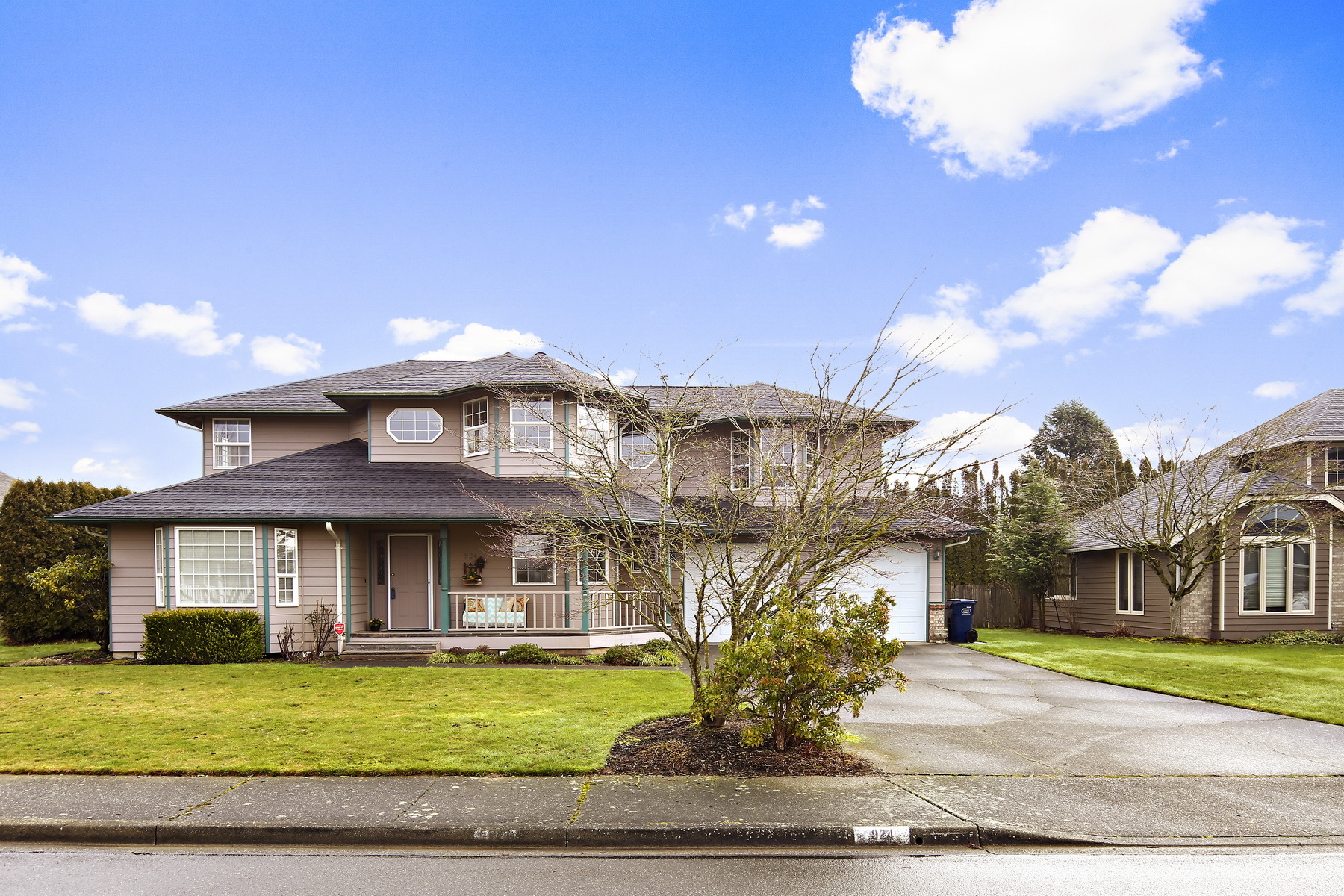 Property Photo: Exterior Photos 924 19th Street WA 98264