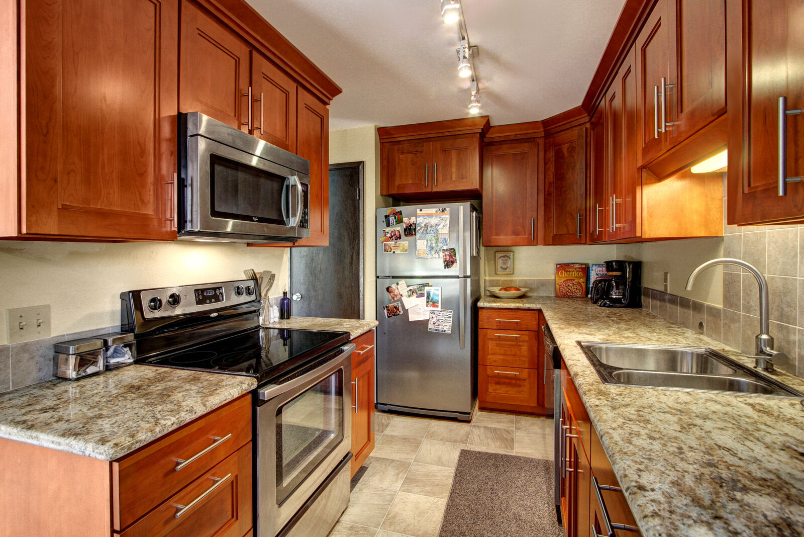 Property Photo:  2633 Franklin Avenue E 201  WA 98102