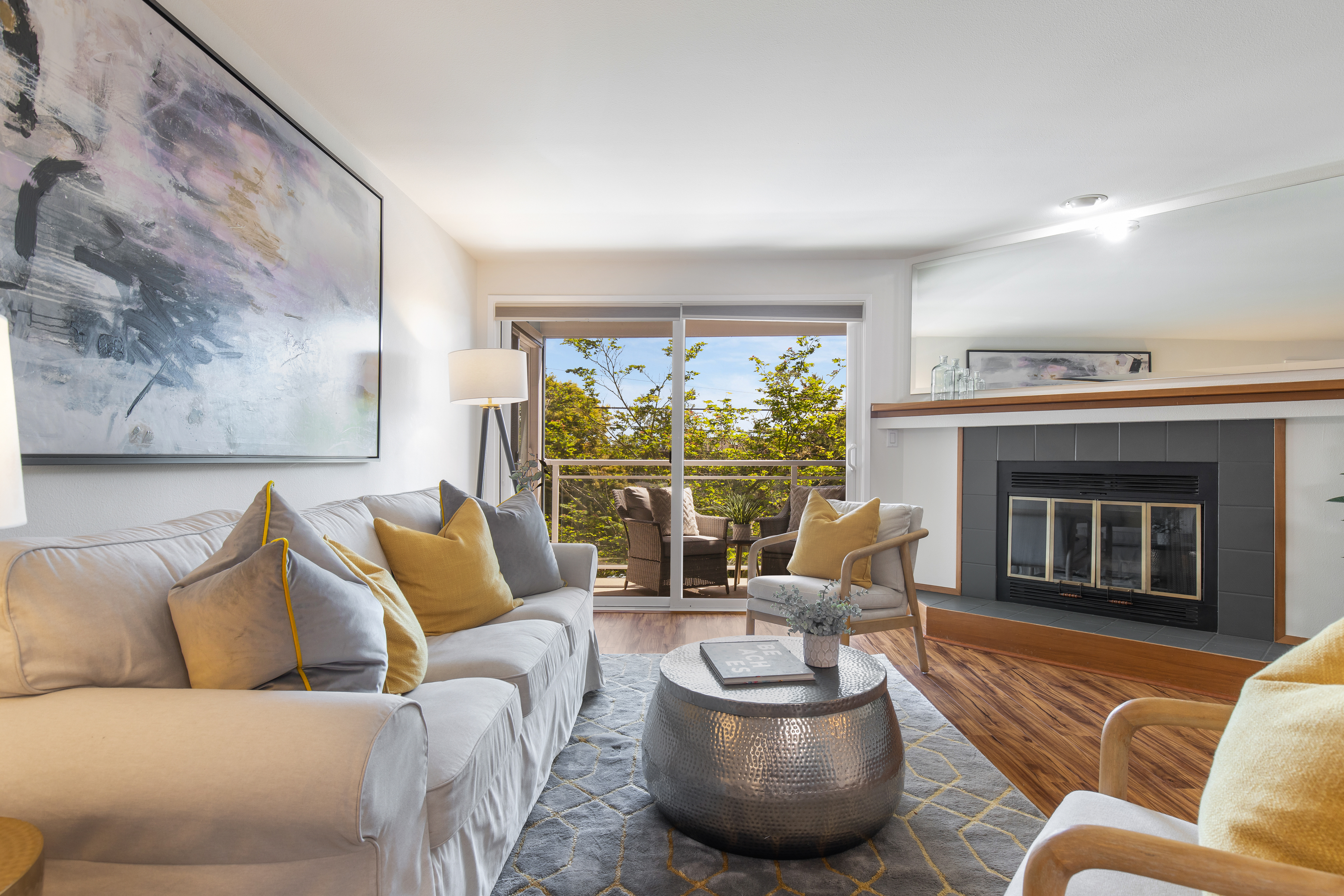 Property Photo: 7111 Linden Ave N 203 WA 98103