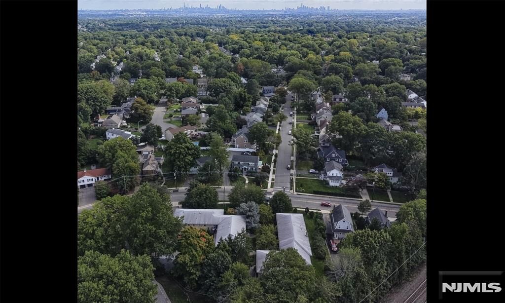 Property Photo:  470 Valley Road C009a  NJ 07043 