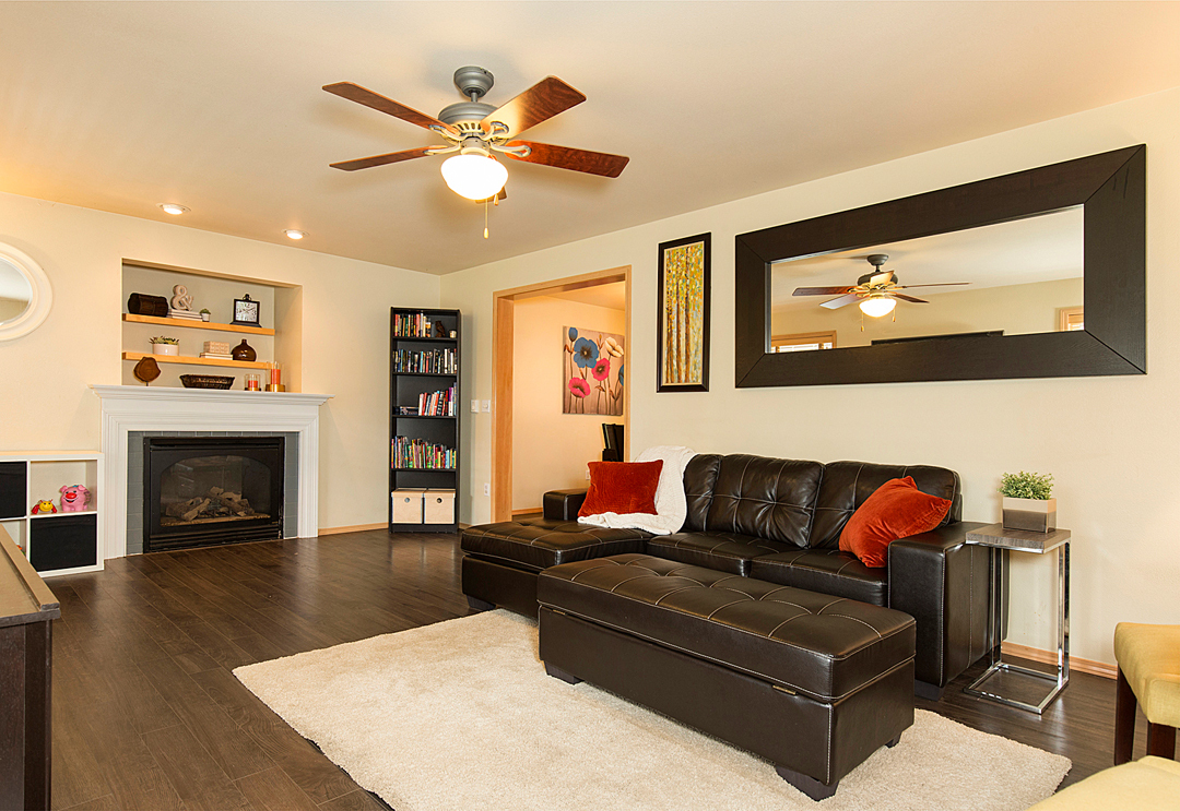 Property Photo: Living room 17546 SE 135th St  WA 98059 