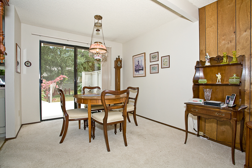 Property Photo: Dining room 11512 103 Place NE B6 WA 98033