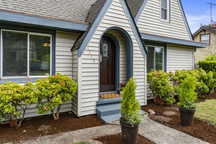 Property Photo:  1715 S Proctor St  WA 98405 