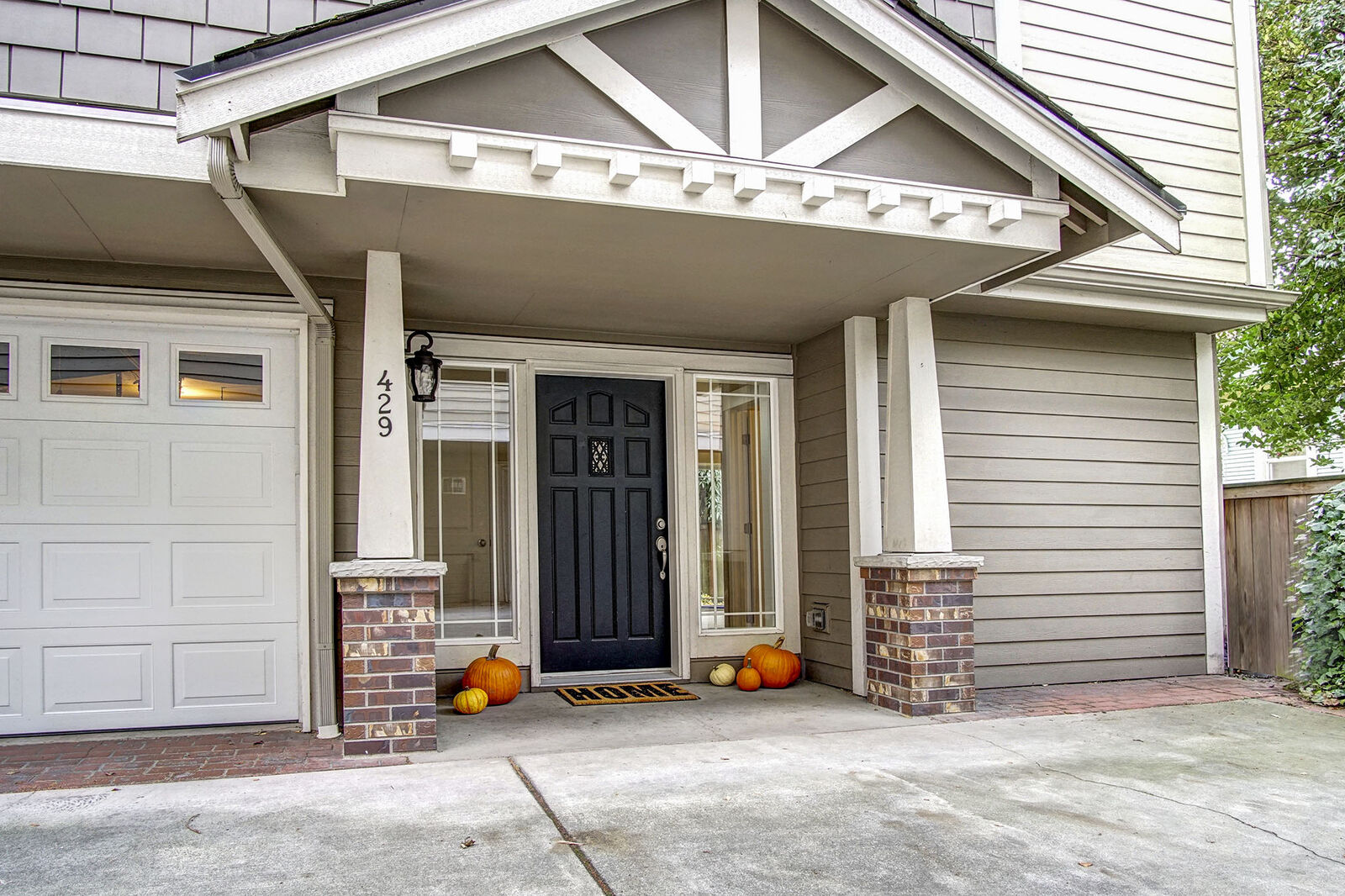Property Photo:  429  Federal Avenue E  WA 98102 