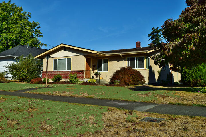 Property Photo: Exterior Views 712 Liberty St WA 98264