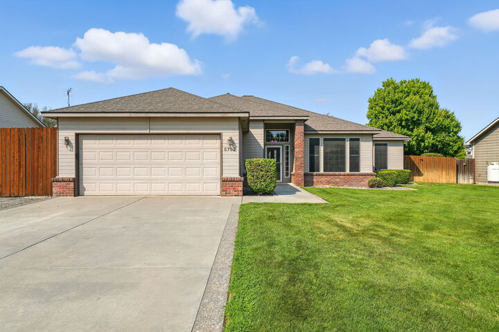 Property Photo: 5702 Hilo Ct WA 99353