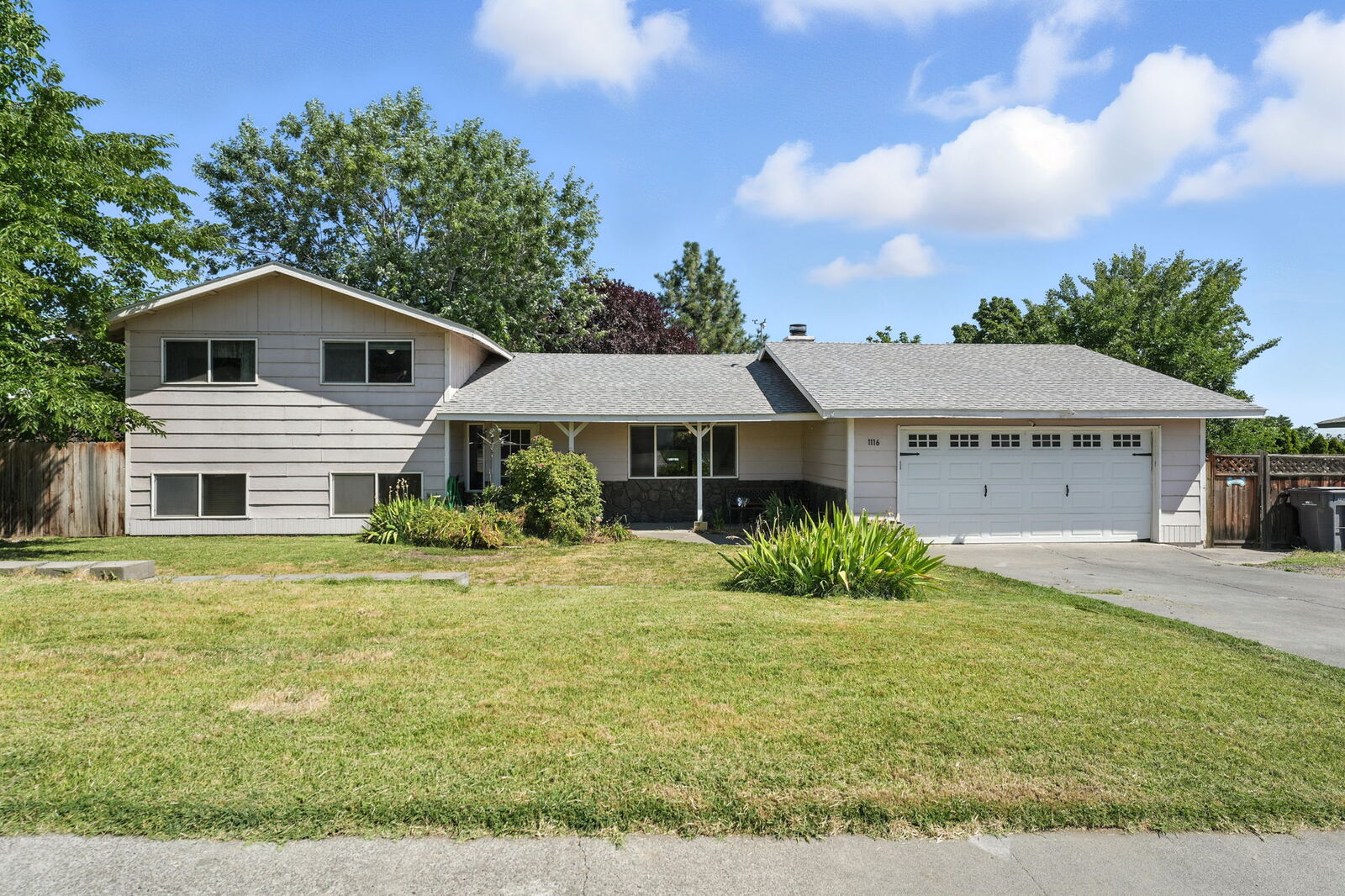 Property Photo: 1116 W 16th Pl WA 99337