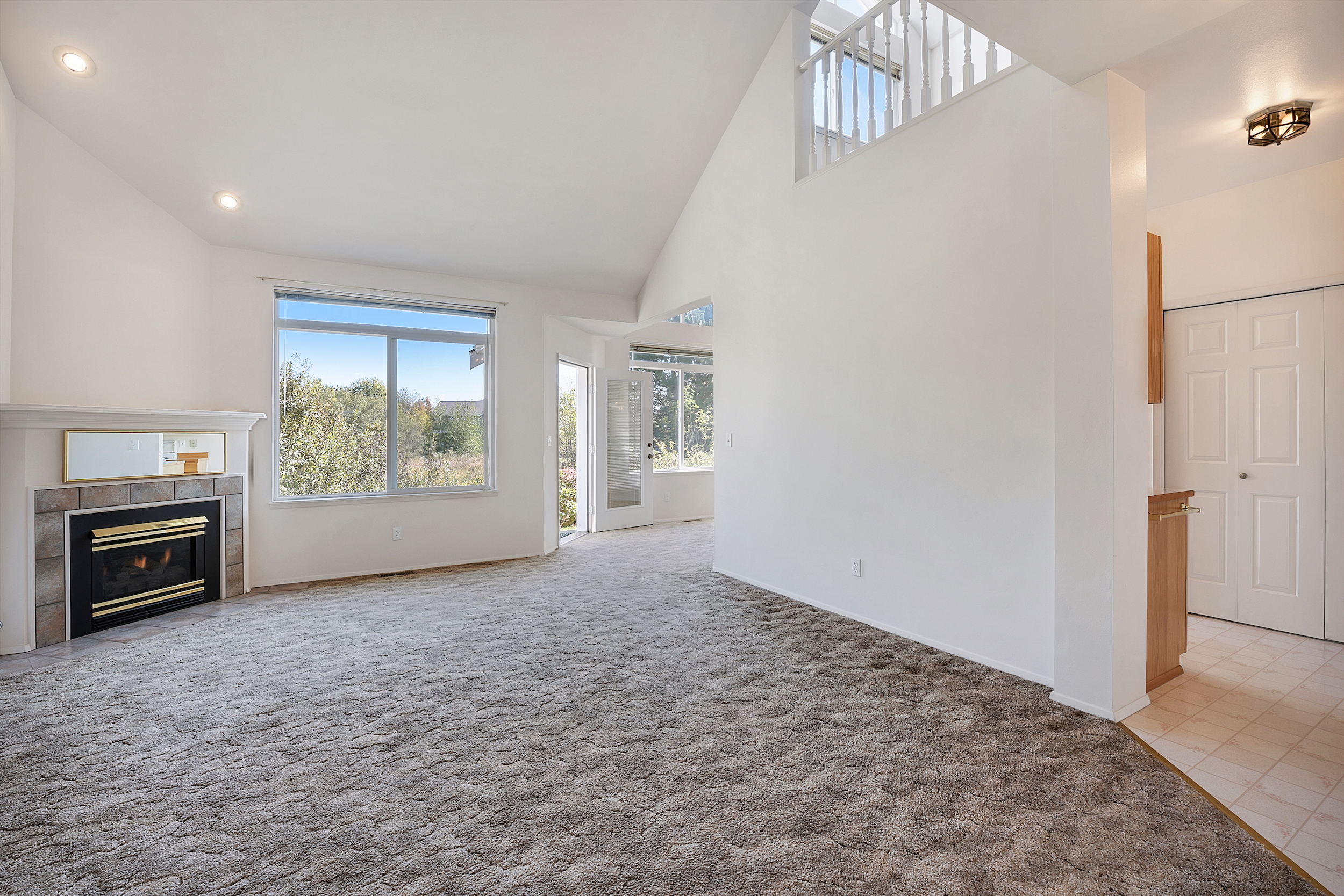 Property Photo: Living room 5046 Festival Blvd 1C WA 98226