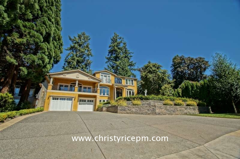 Property Photo: 9430 Lake Washington Blvd NE WA 98004