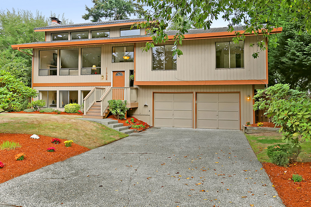 Property Photo:  11732 SE 65th St  WA 98006 