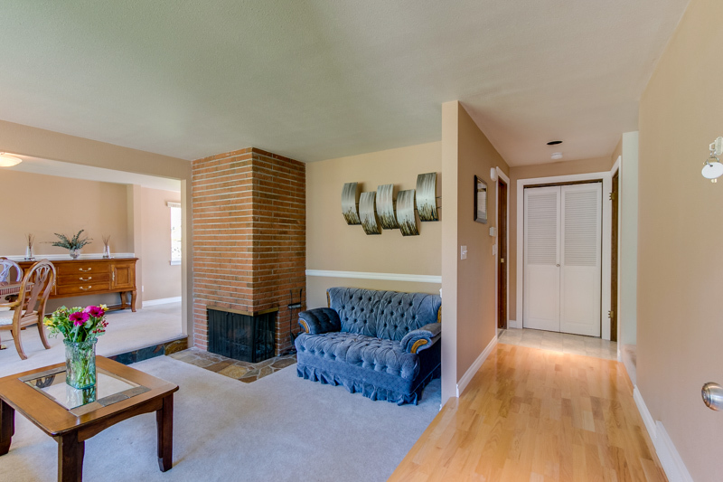 Property Photo: Entry 9024 132nd Place SE WA 98059
