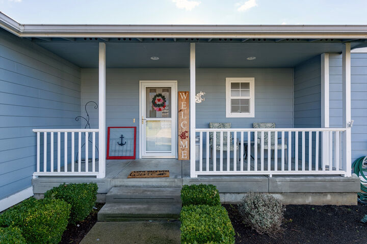 Property Photo:  524 Daisy Lane  WA 98264 