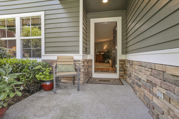 Property Photo:  9410 225th Wy NE  WA 98053 
