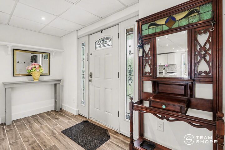 Property Photo:  907 Oak Lane  PA 17046 