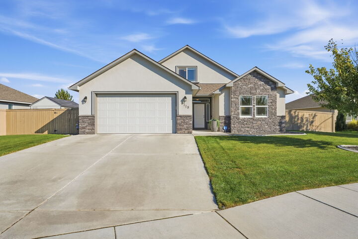 Property Photo: 3118 Deserthawk Loop WA 99354