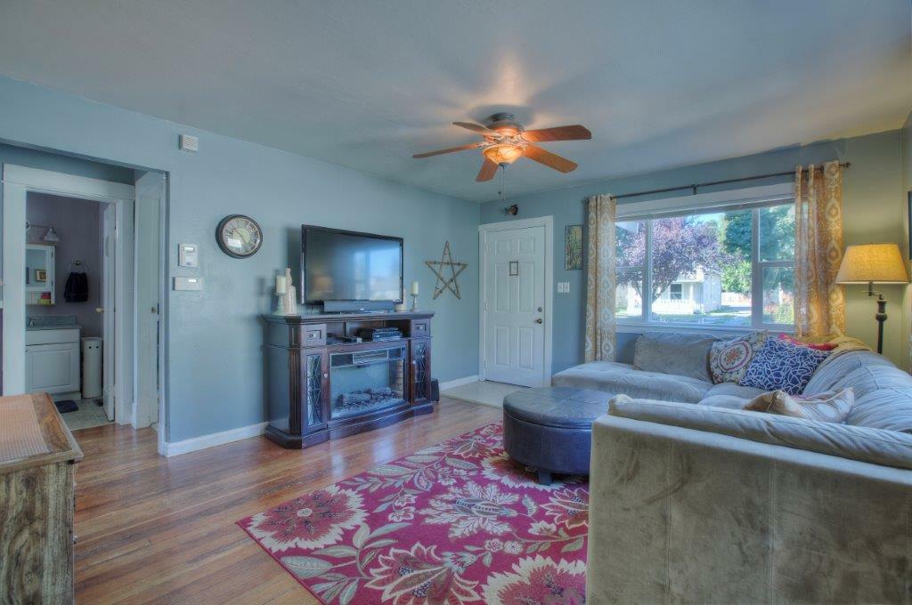 Property Photo: Living room 4827 S Thompson Ave  WA 98408 