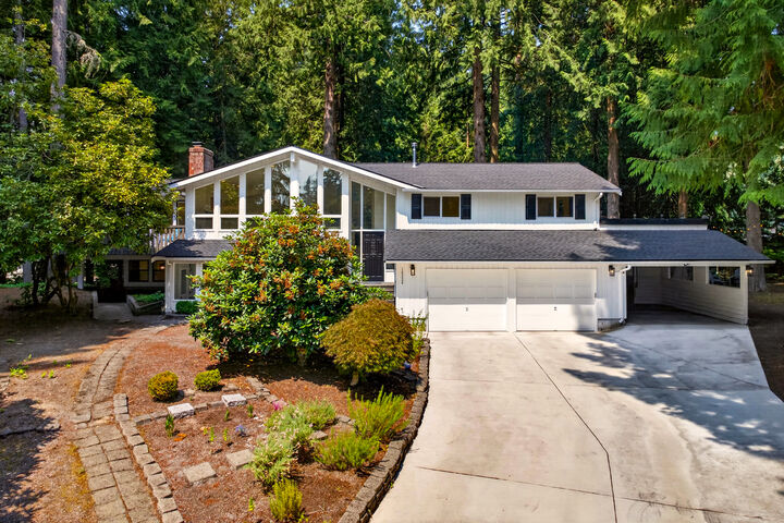 Property Photo: 16224 195th Place NE WA 98077