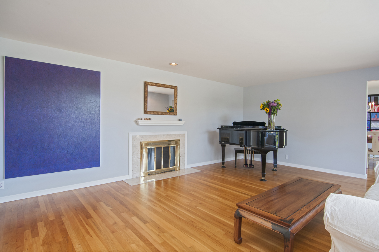 Property Photo: Living room 7245 91st Ave SE  WA 98040 